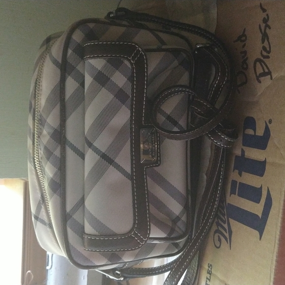 Burberry 1 cross body purse - Picture 6 of 7